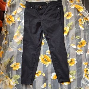 NWOT Black skinny jeans Mid Rise